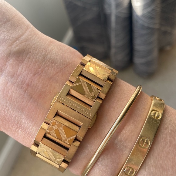 Burberry authentic rose gold watch - Picture 4 of 4